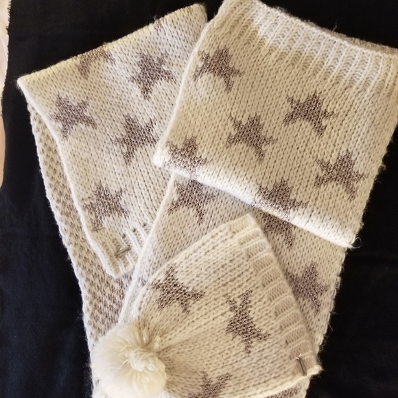 Steve Madden Winter scarf and hat set - Picture 3 of 4